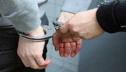 11家跨境公司建300个电商网站，被警方端了